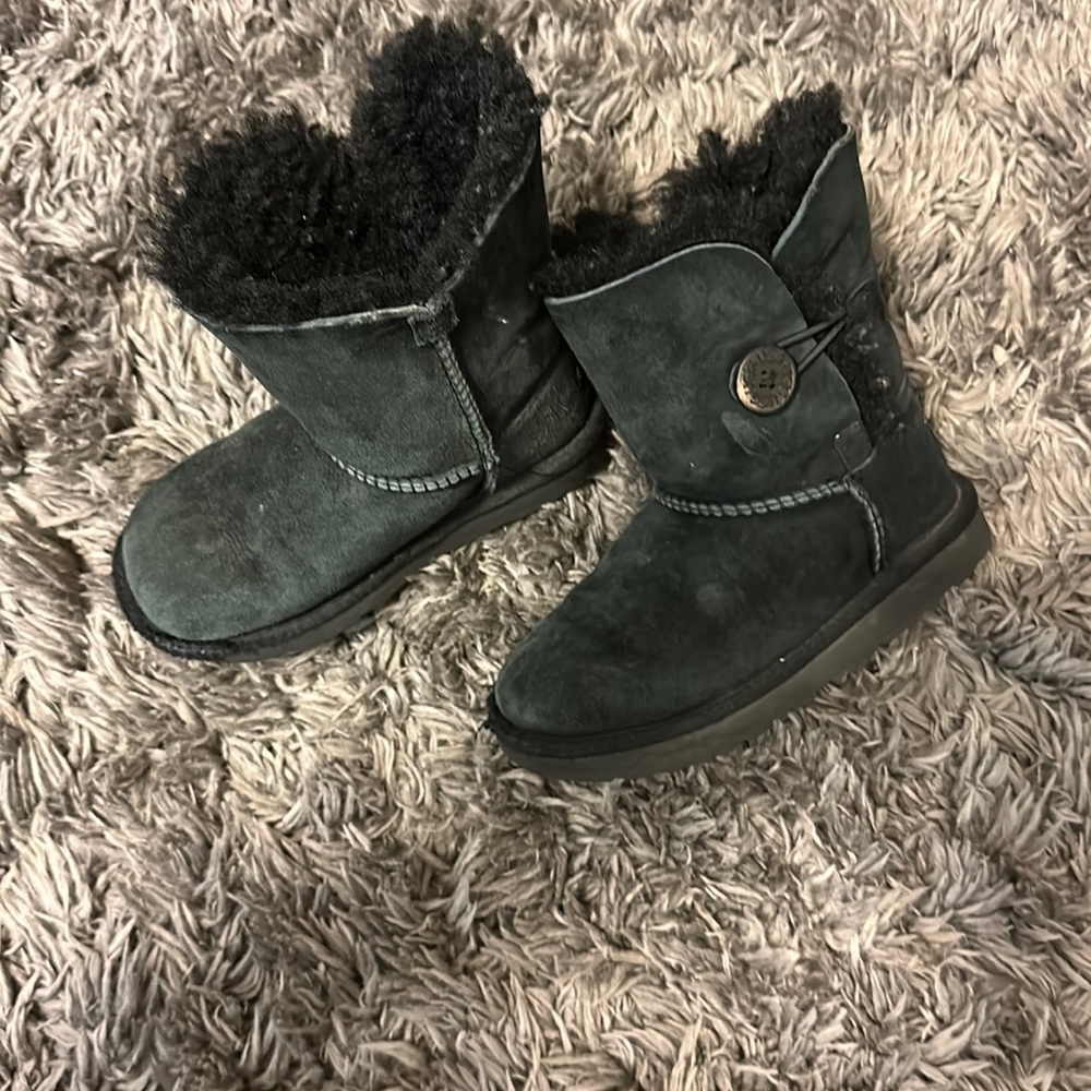 Used 11k kids Ugg boots